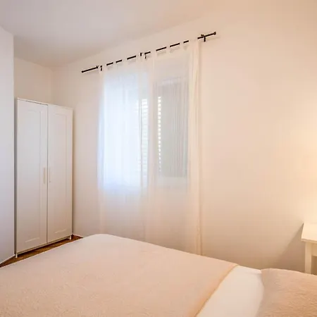 Apartments Zoe Pakostane