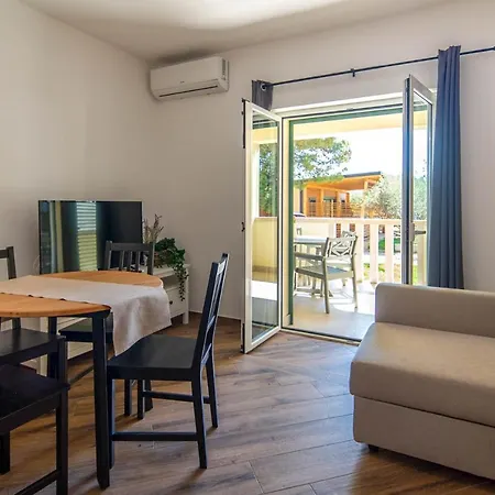Apartments Zoe Pakostane